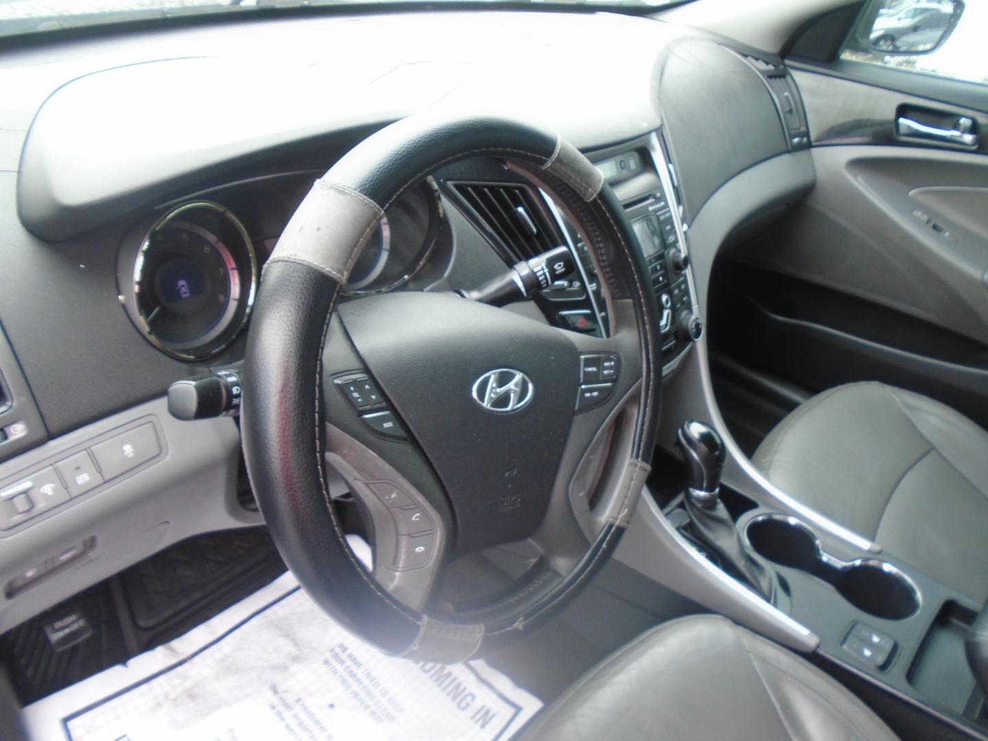 2013 Hyundai Sonata Limited Auto (5NPEC4AC1DH) with an 2.4L L4 DOHC 16V engine, 6-Speed Automatic transmission, located at 6112 N Florida Avenue, Tampa, FL, 33604, (888) 521-5131, 27.954929, -82.459534 - Photo#12